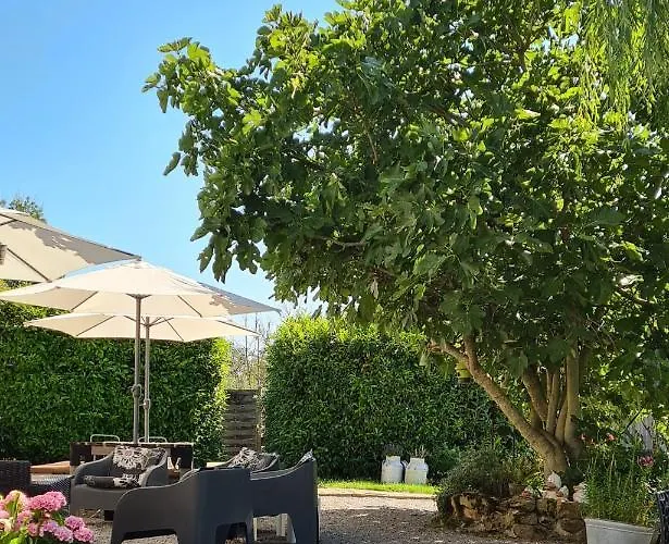 Le Petit Moulin Bed and Breakfast 3*